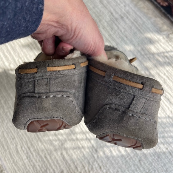 UGG Moccasin Slippers. Women’s size 10. Suede and Shearling. Indoor/outdoor.EUC - Picture 6 of 9